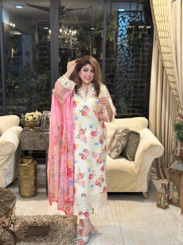 Rose Queen   3149 - Image 2