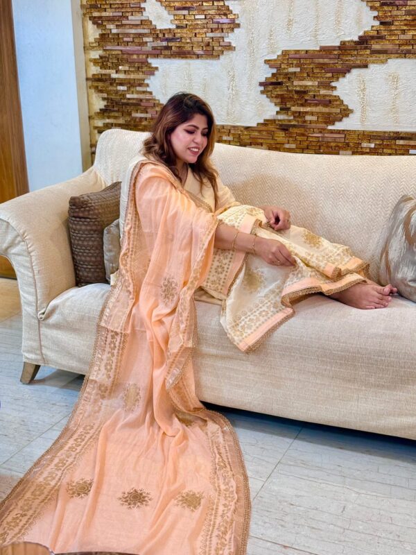 Gulnaaz 6047 - Image 4