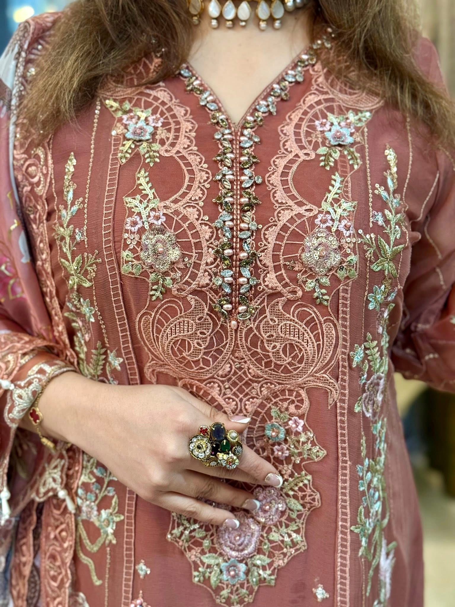 Ishq - e- Gulaabi - Image 2