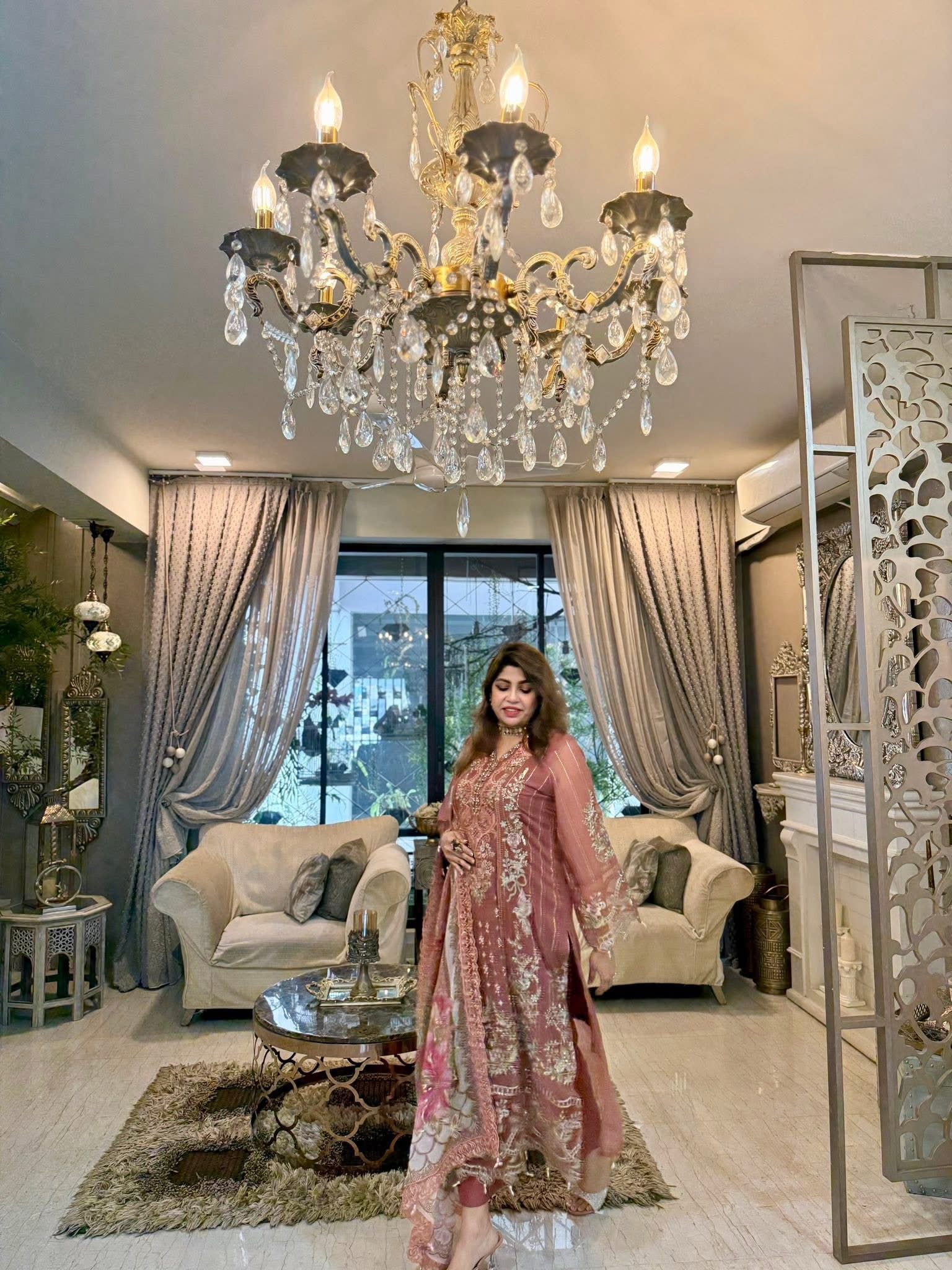 Ishq - e- Gulaabi - Image 7