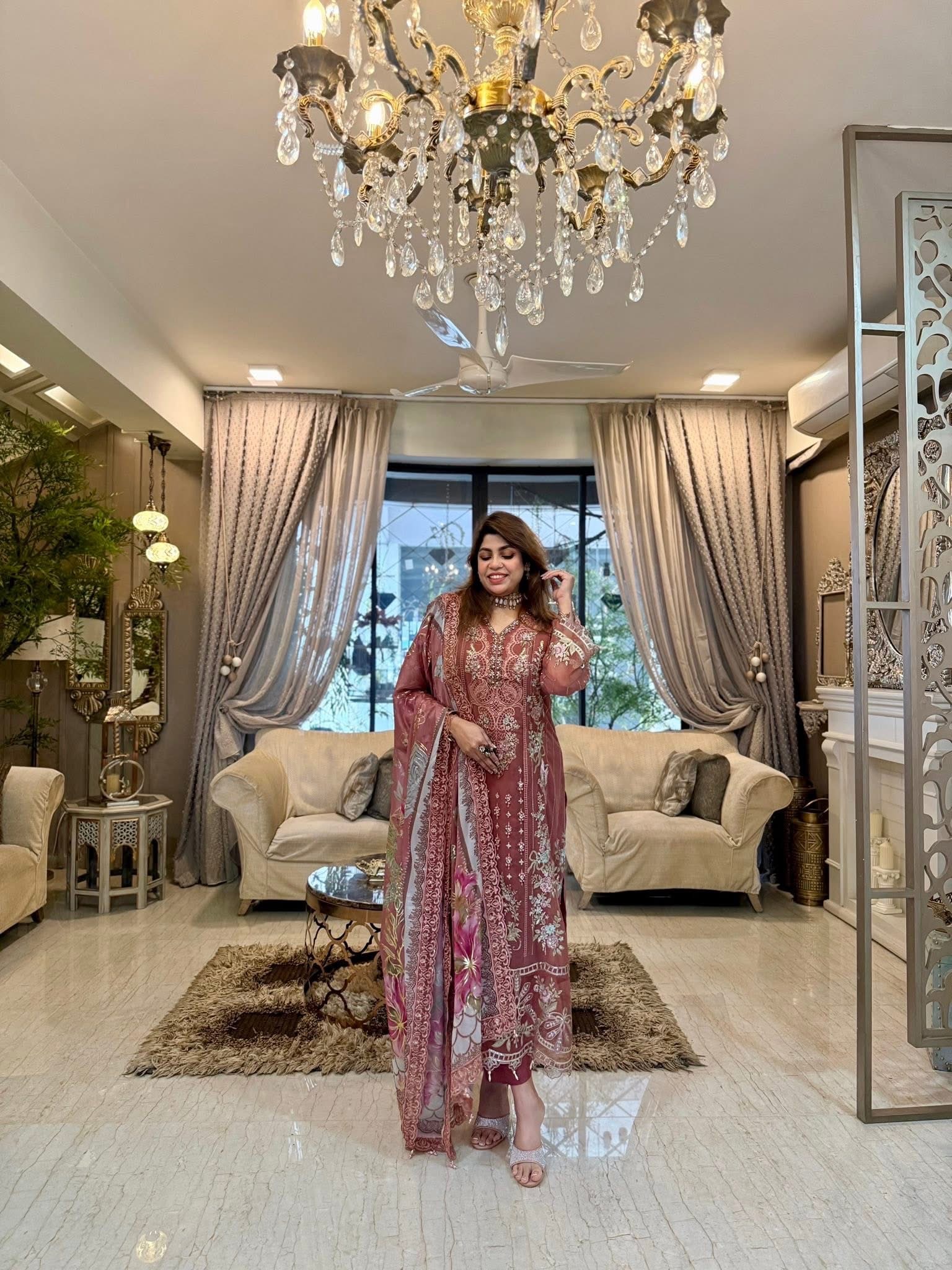 Ishq - e- Gulaabi - Image 6